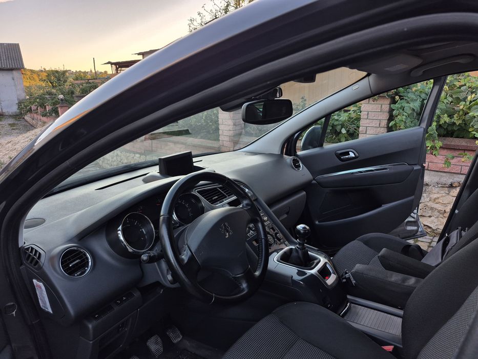 Peugeot 5008 1.6 бензин