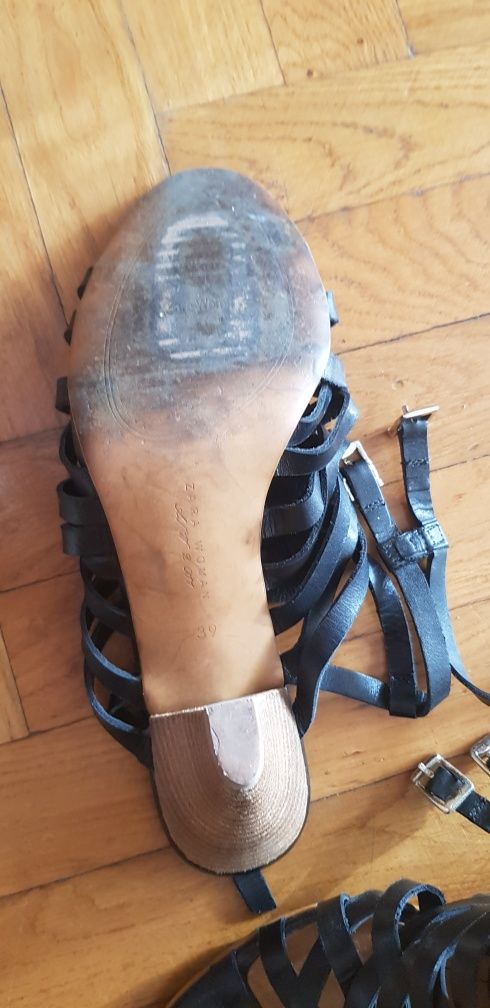 Zara sandały na obcasie 39 Używane damskie czarne paski rzemyki