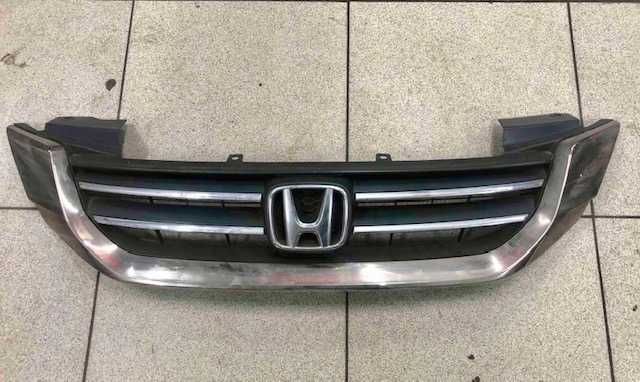 Решетка радиатора на Honda Accord 9