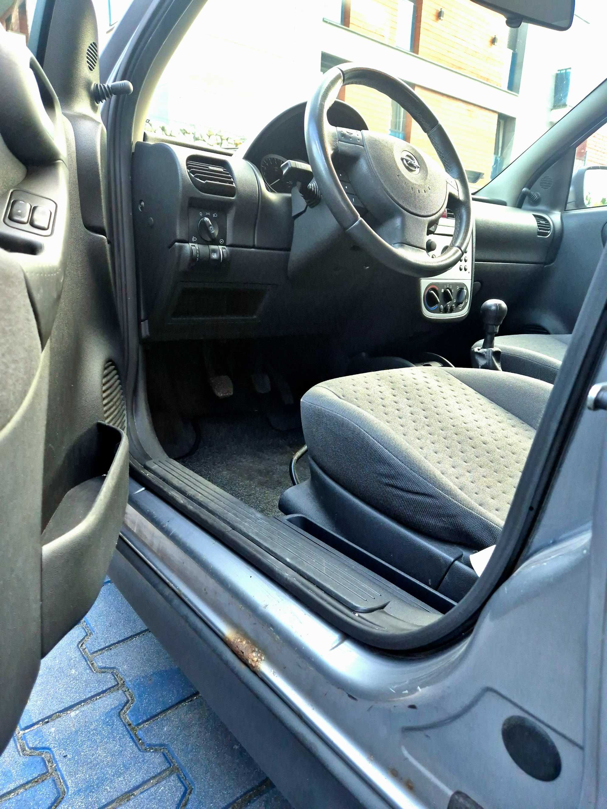 Opel corsa C 1.2 N-Joy 2003 niski przebieg