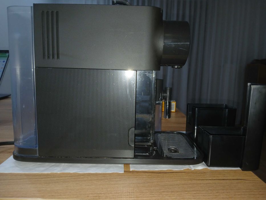 De Longhi Lattissima One + zestaw kapsulek gratis