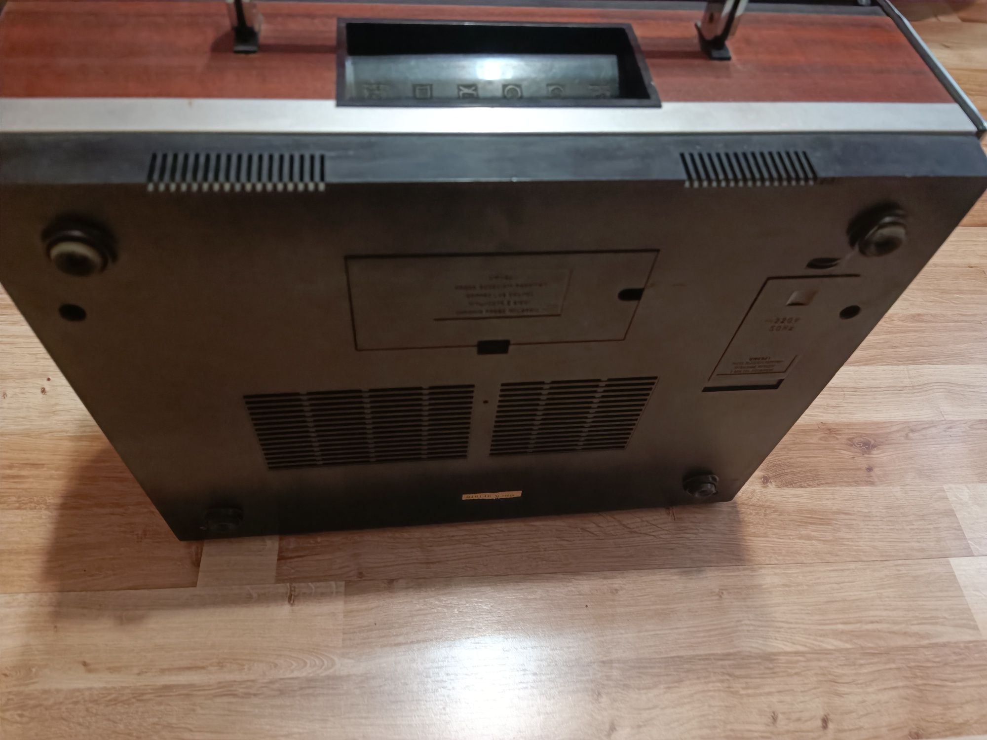 Sprzedam magnetofon szpulowy UNITRA M2404s