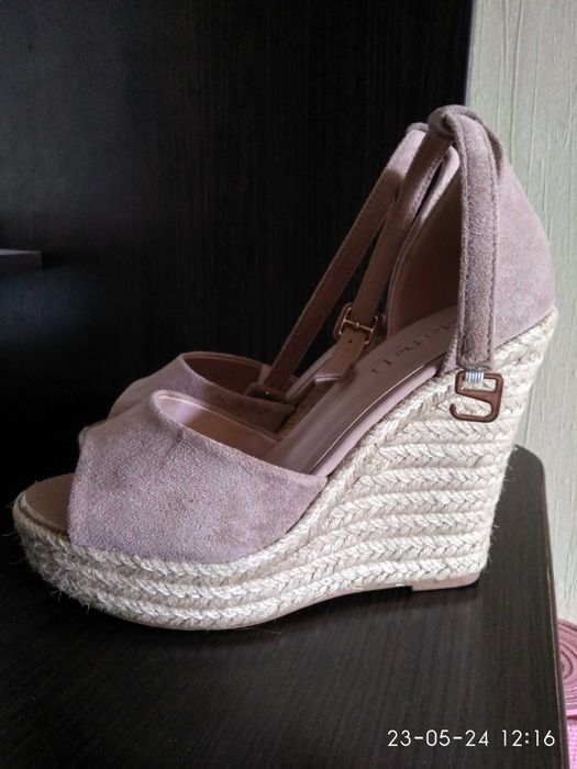 Босоніжки 399 грн. в ідеальному стані, розмір 37