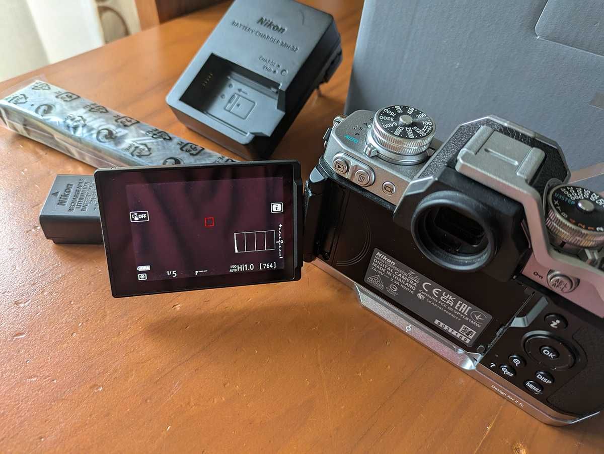 Nikon Z fc - 20.9MP "c/nova" c/extras - Só 1200 Disparos