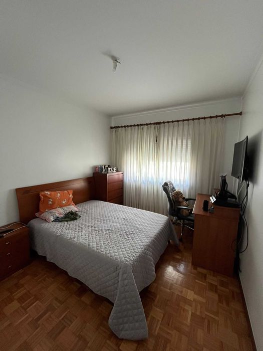 Excelente T3 em Nogueira – 160 m², 2 WCs e Garagem!