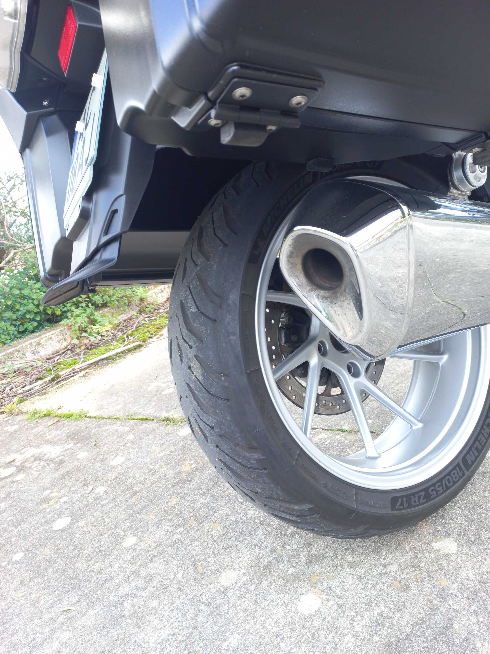 Mota BMW R1250 RT