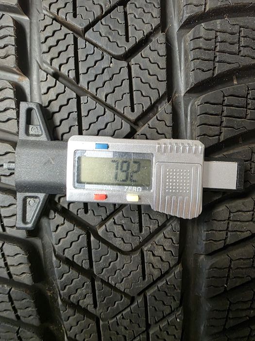 Opony Zimowe Pirelli SottoZero Serie 3 245/50 R19

Czytaj więcej: http