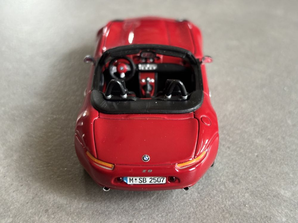 Model Minichamps skala 1/43 BMW Z8 czerwony