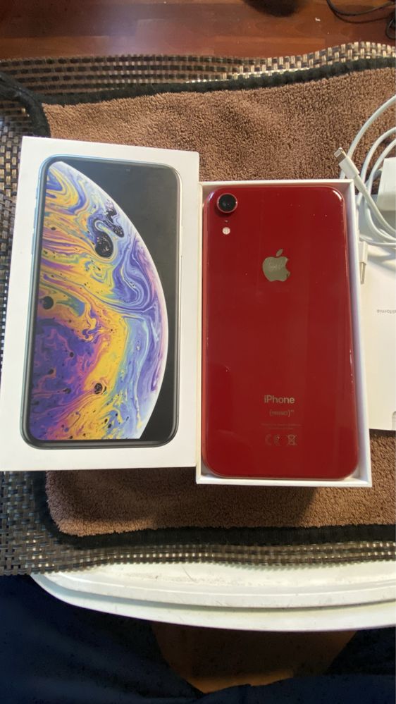 iPhone XR RED на 64g