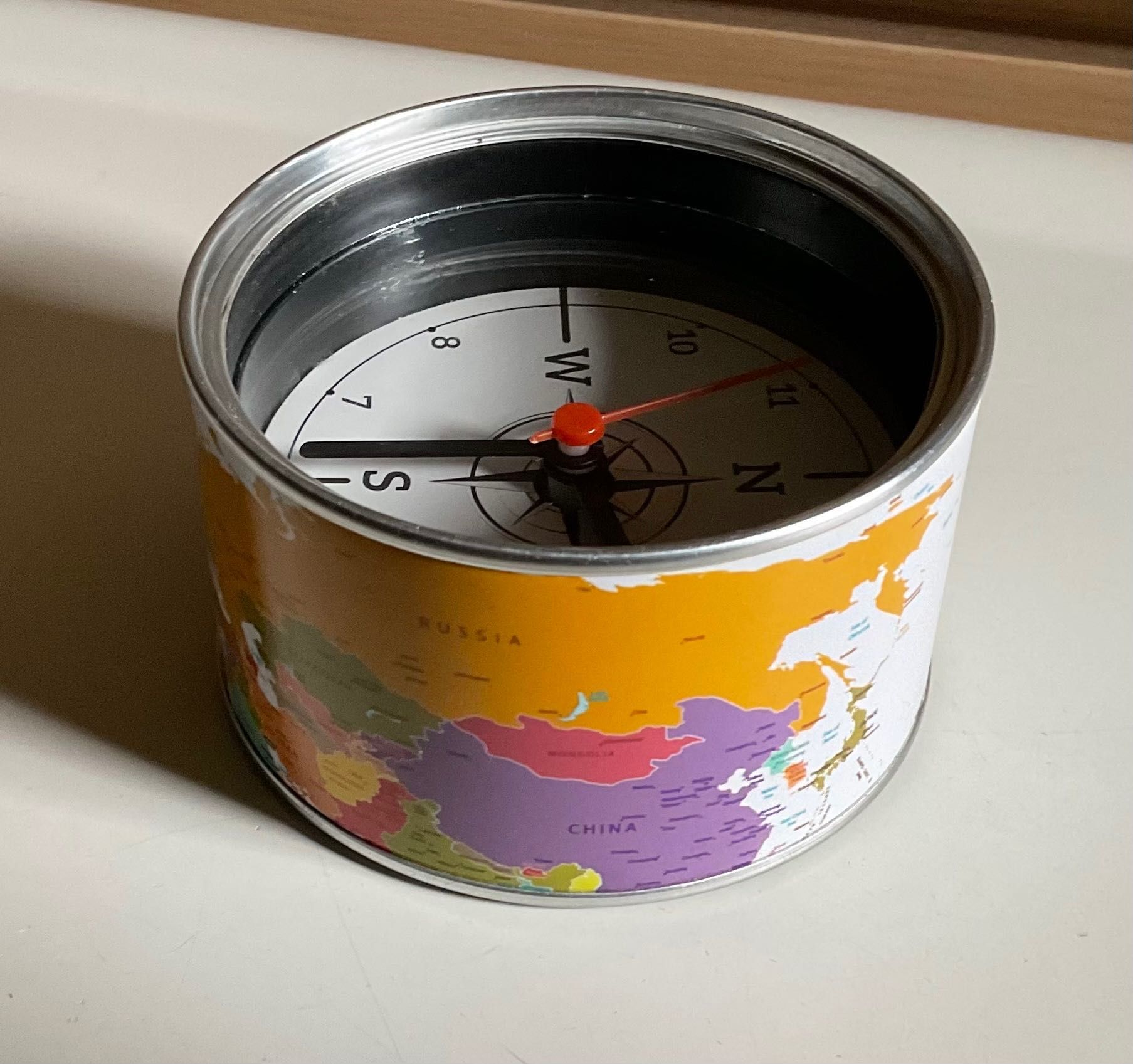 Magnetyczny ZEGAR na lodówkę lub biurko na zegarze jest mapa swiata