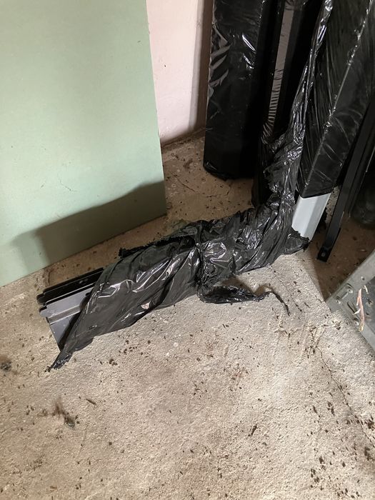 Regal ekspozycyjny sklepowy plecy dziurkowane na haczyki bez polek