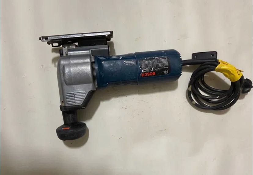 Електролобзік Bosch GST 60 PE
550 W 3100 min-1