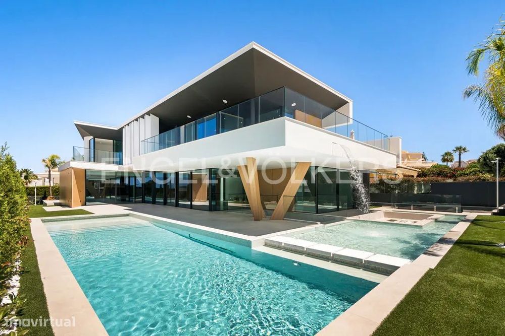 Moradia contemporânea de luxo com vista mar a 300m da praia