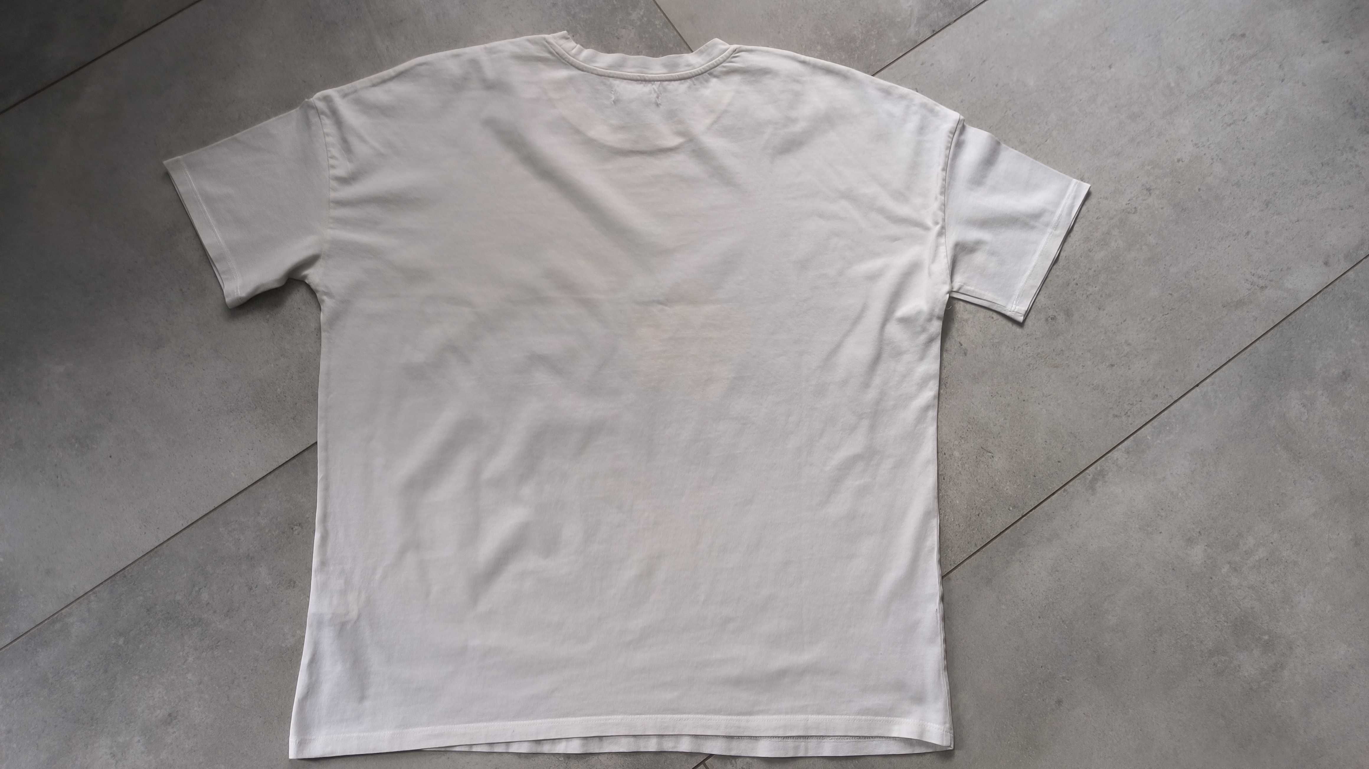 T-shirt oversize z kwiatami