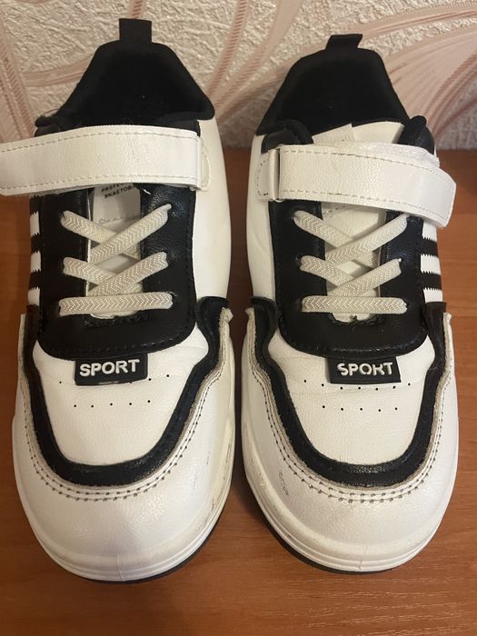 Кросівки білі , кросовки білі