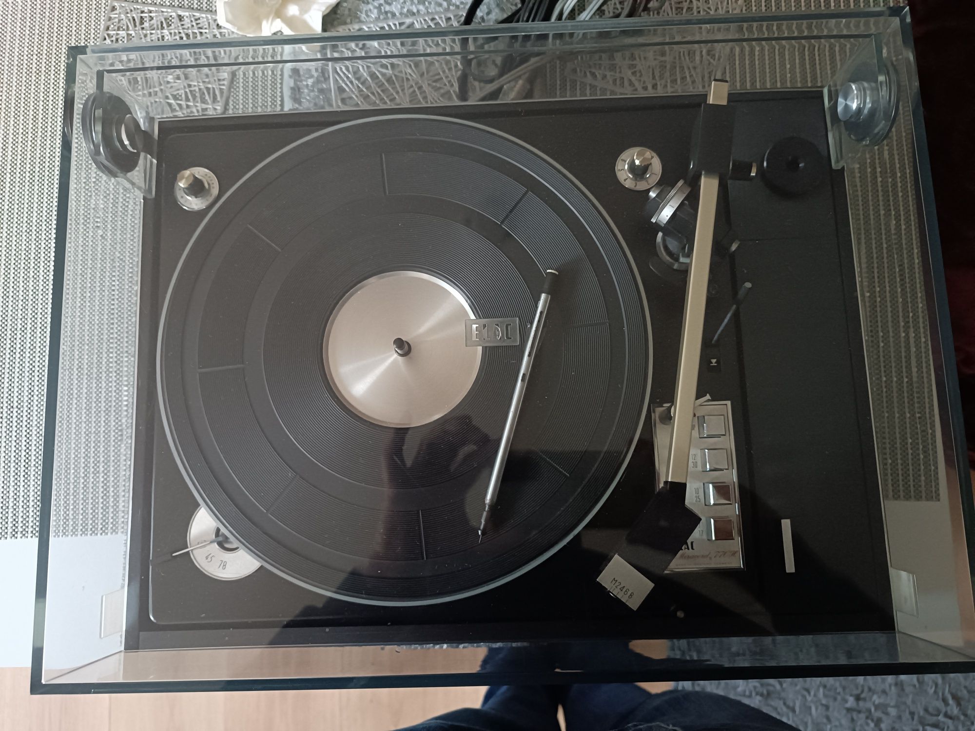 Sprzedam gramofon marki Elac 770h..