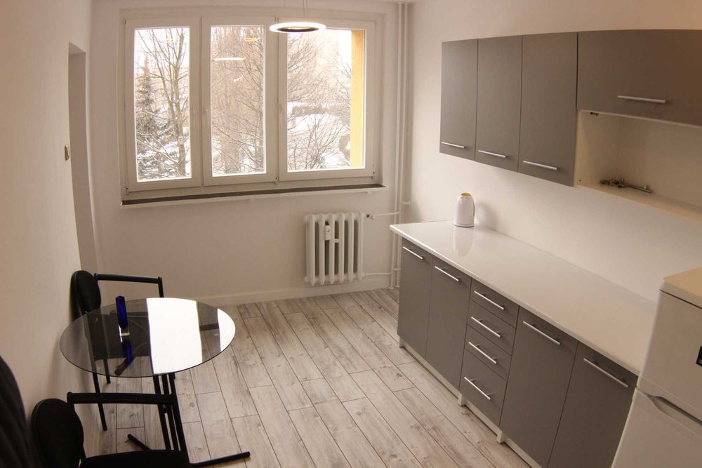 Duża kawalerka do wynajęcia. Balkon. Fajny stan!