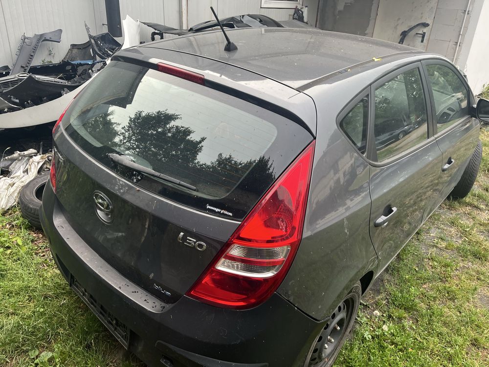 Hyundai i30 lampa prawa lewa klapa tył