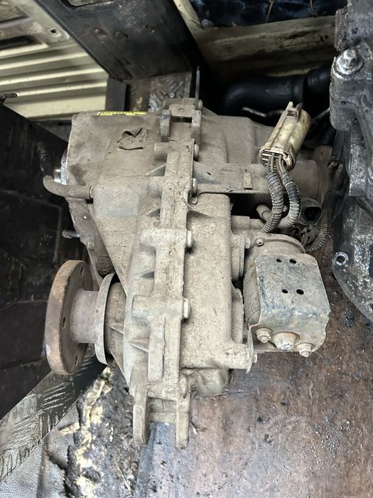 Продам роздатку 47300-3С200 Киа Соренто 2.5