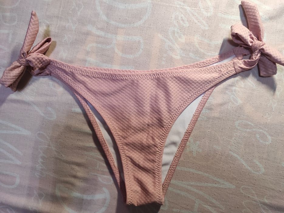 Футболка, шорти, плаття спортивного стилю, плавки купальні