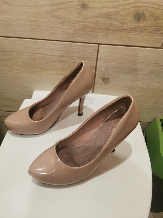 Śliczne buty na obcasie