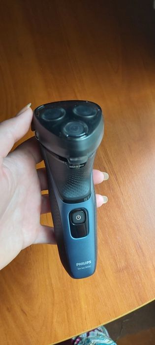 Продам бритву Philips
