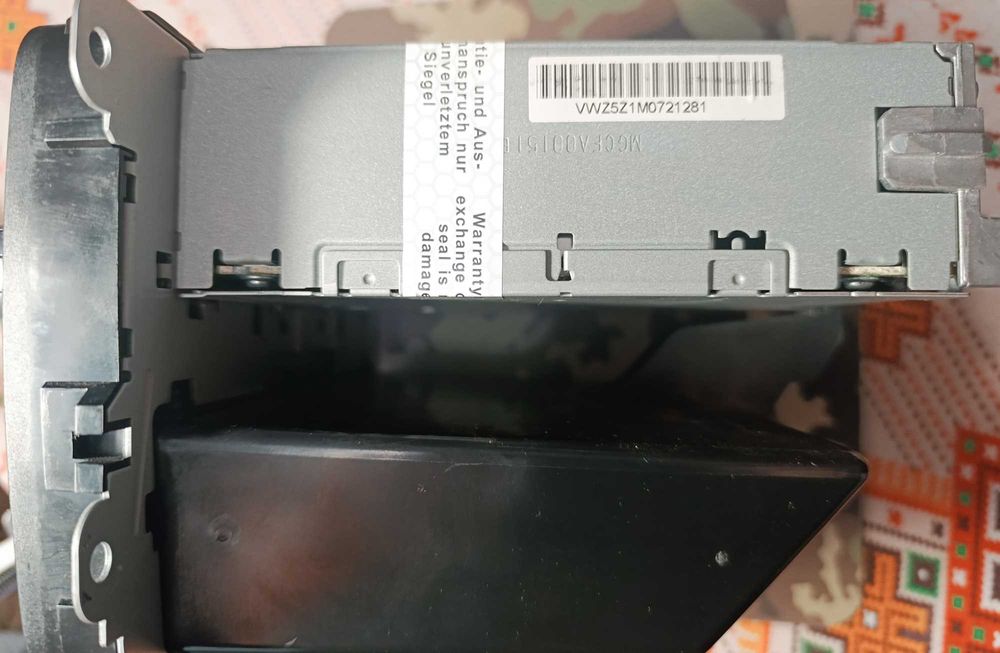 Магнітола Volkswagen Golf  6  2012 року.