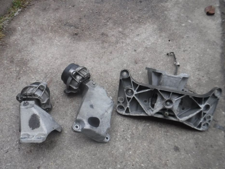 BMW F10 F11 2.0d n47 lapa poduszka silnika  skrzyni 6795958 6781241 781240