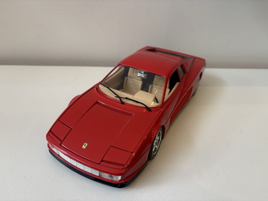 Model Ferrari Testarossa 1:18 BBurago Burago (maisto welly)