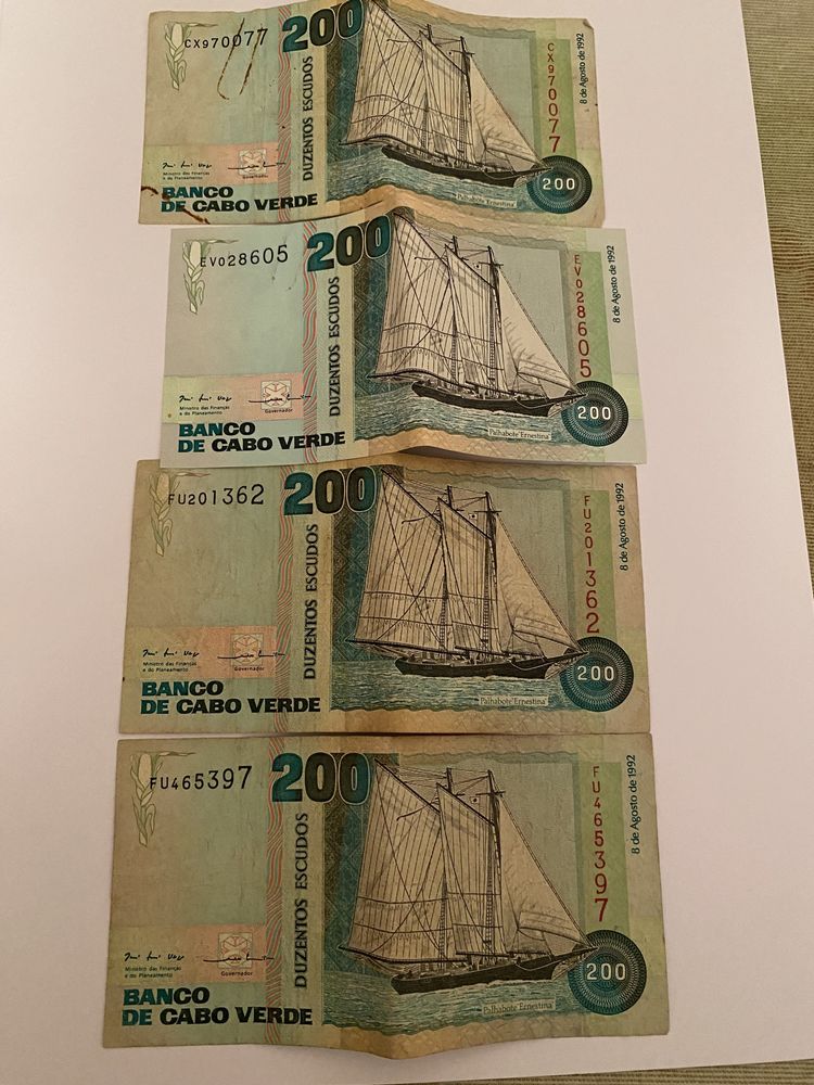 4 Notas de 200 Escudos de 1992 - Cabo Verde