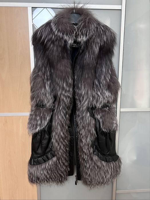 Жилет женский из натуральной кожи с чернобуркой