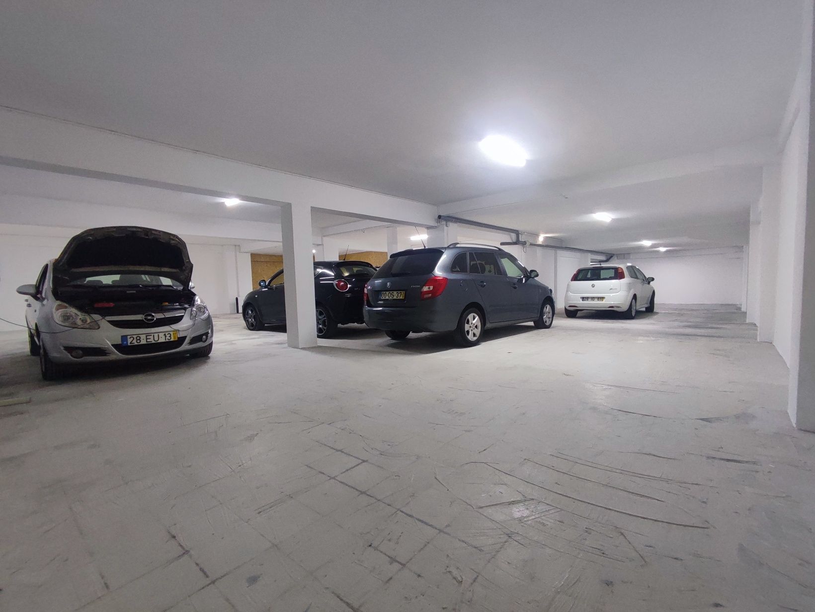 Armazém 300m2 -Maximinos -Rua do Caires -Alarme -Sistema de Vigilância