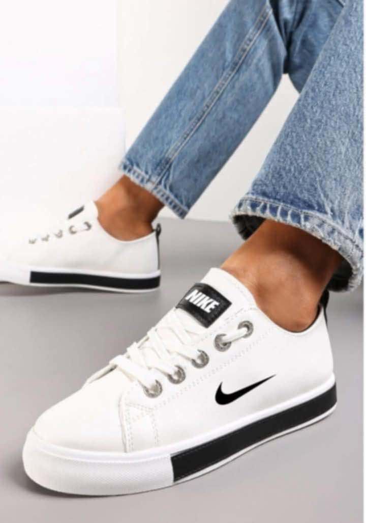 Buty damskie 
35-39
Wysyłka pobraniowa 
Zapraszam