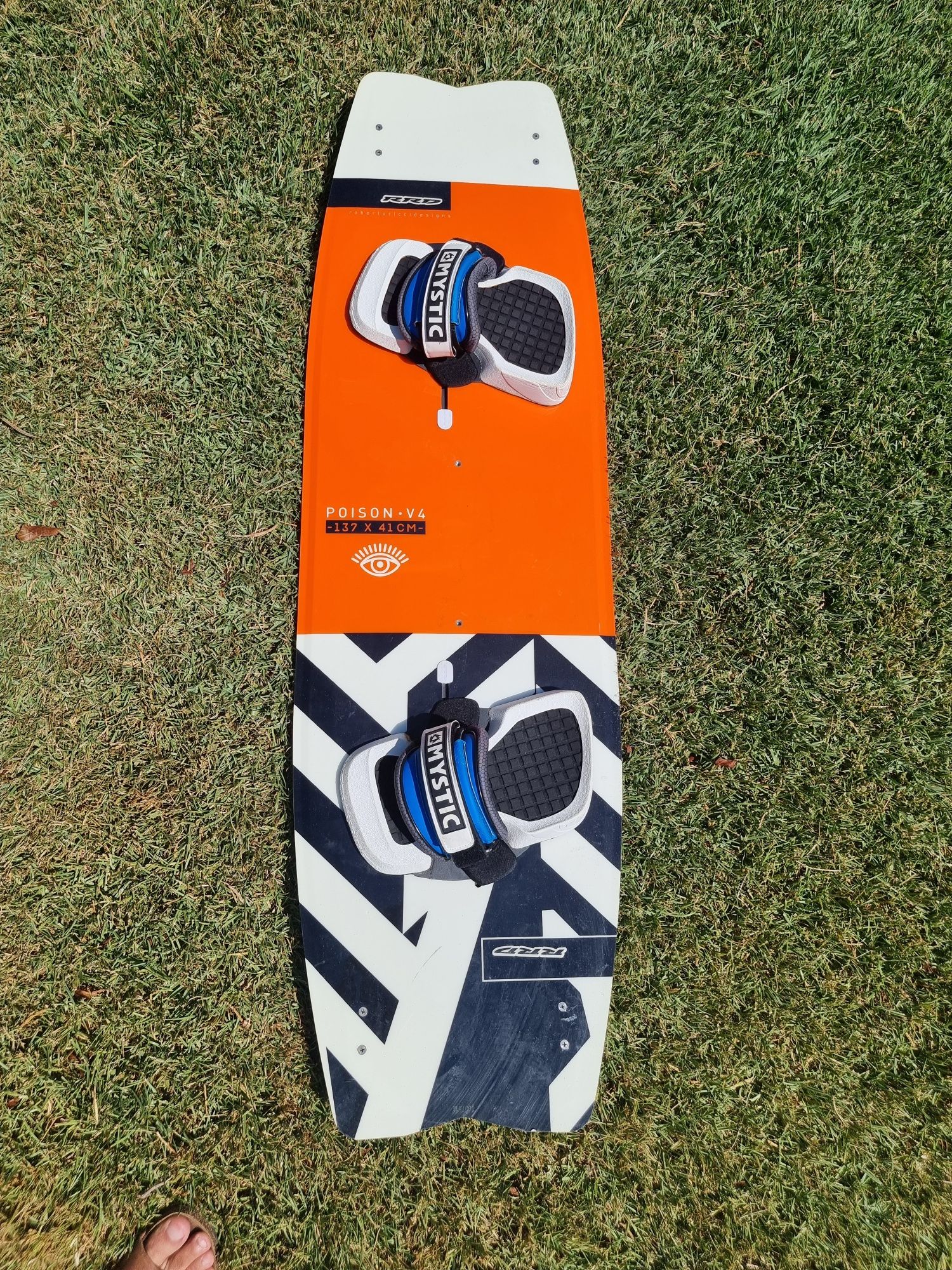 Kitesurf F-One + RRD (Bandit 10m² +Bandit 8m² + prancha + barra + arn