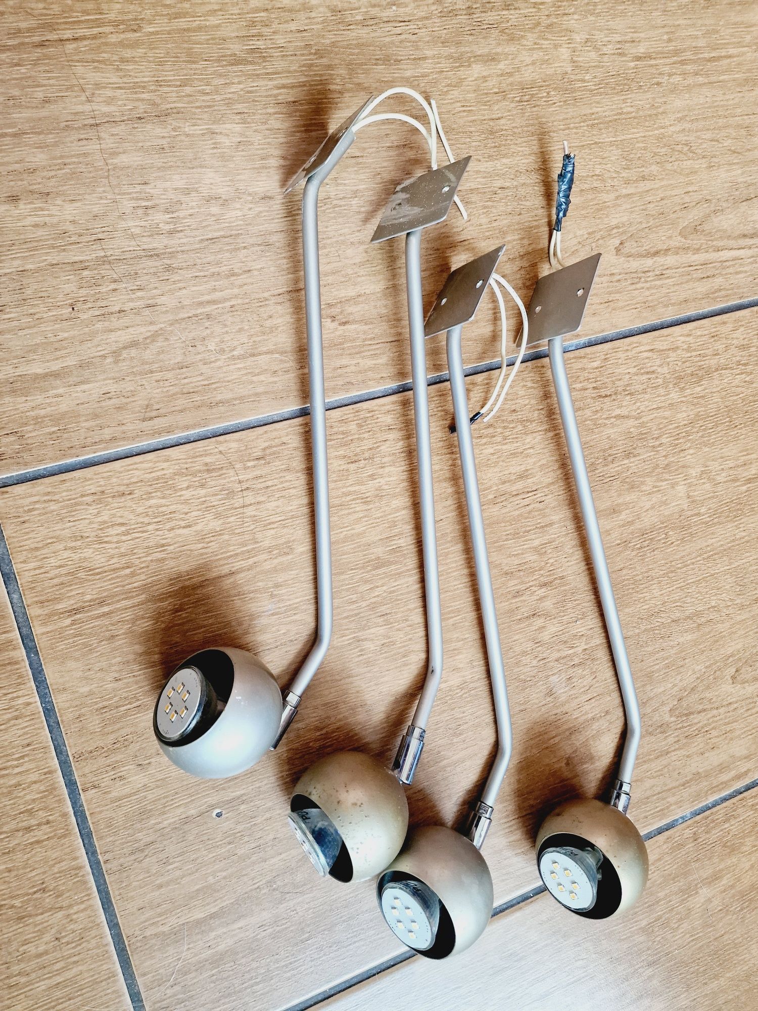 Lampki mocowane na szafkę komplet 4szt