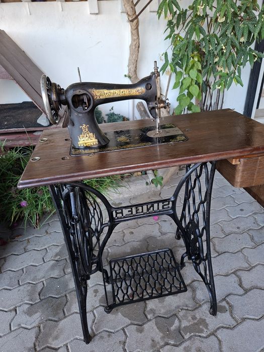 Maquina costura antiga