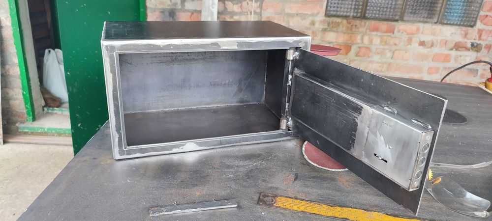 Сейф внутрішній 200×200×350