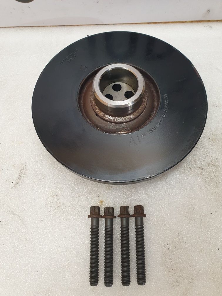 Koło pasowe wału BMW N57 313 koni n57z F10 F11 F25 F26 3.0d części