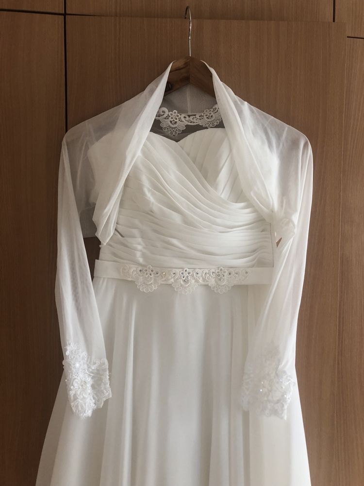 Piękna Suknia ślubna ecru rozmiar S/M wysokosc 170cm