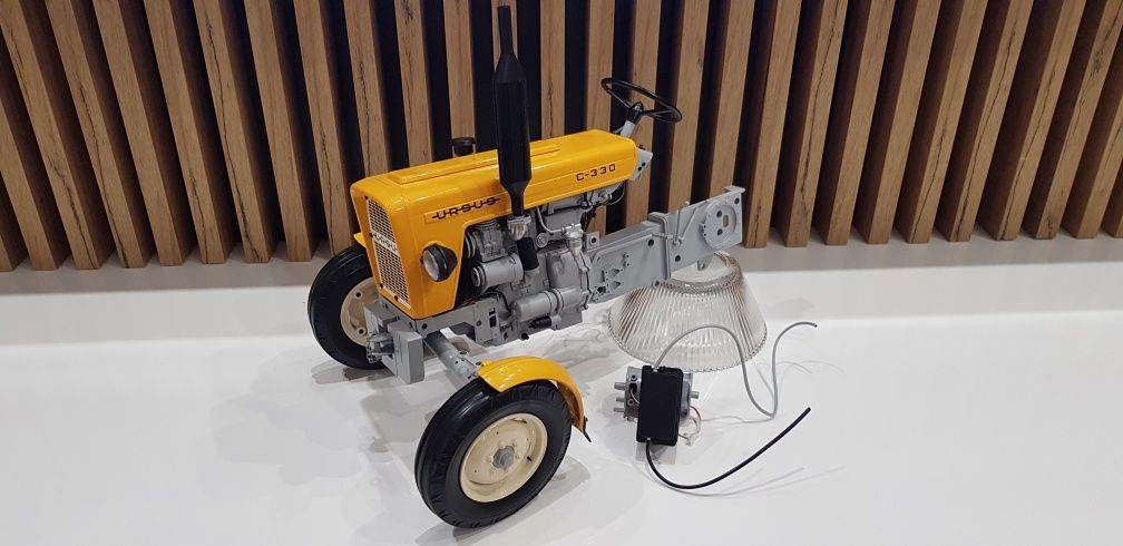 Ursus C-330 - 1:8, DeAgostini (38 numerów)