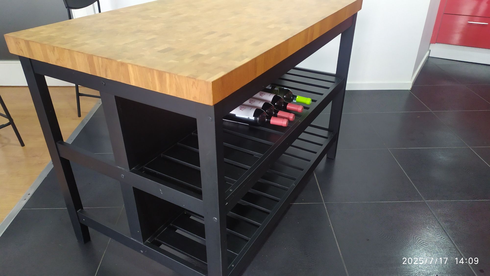 Ilha de cozinha IKEA + bancos altos