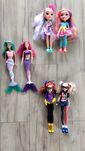Barbie Syrenki x2, Sunny i Blair, Bat Girl i Harley Quinn.