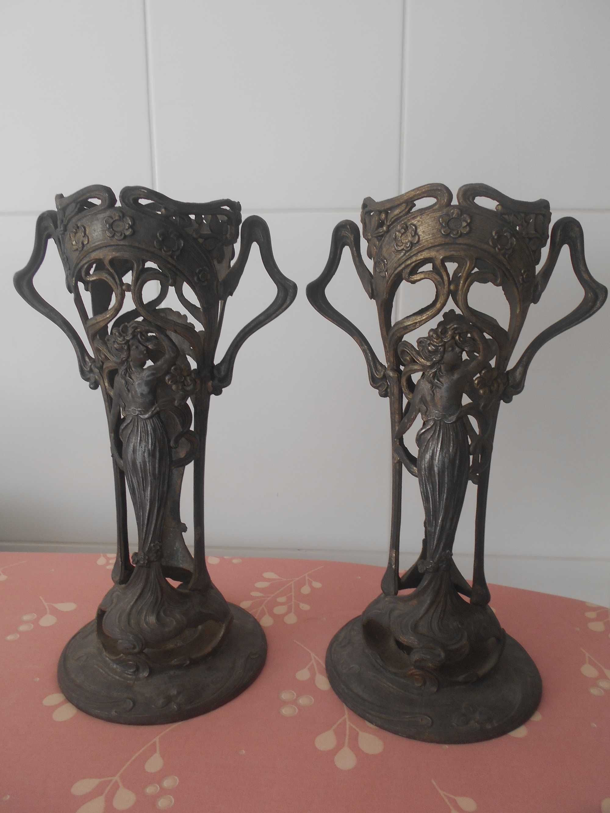 Dois belíssimos e muito raros cachepots, estilo Arte Nova