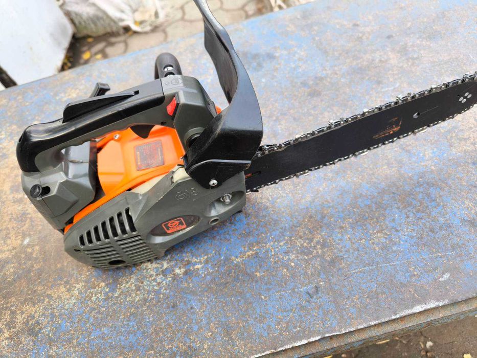 Бензопила одноручна