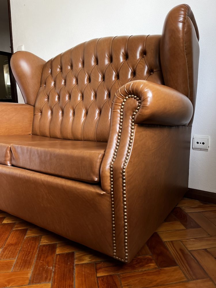 Sofá-cama Chesterfield em pele genuína 2 lugares em tom castanho