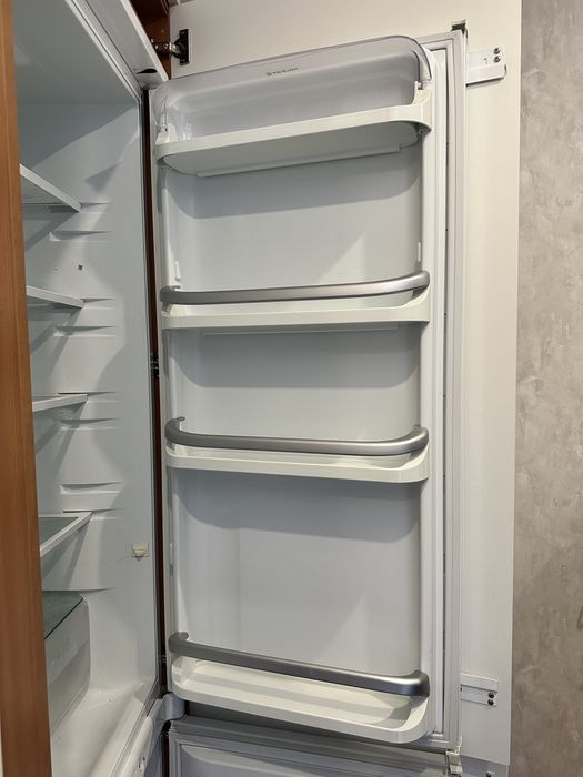 Вбудований холодильник ARISTON BCS 333 GE