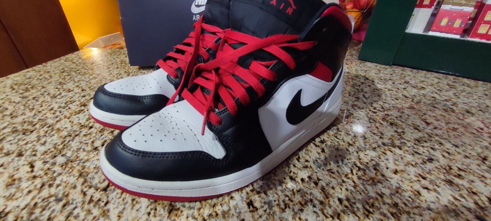 Jordan Air 1 Mid