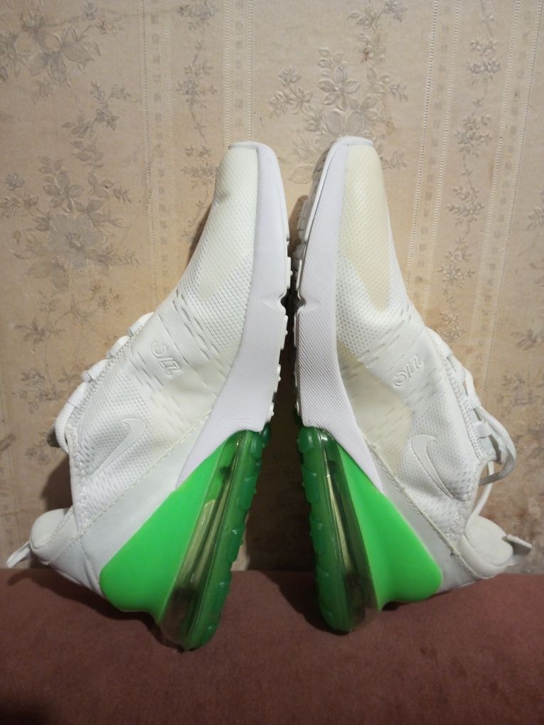 Кроссовки  Nike Airmax270 Flyknit