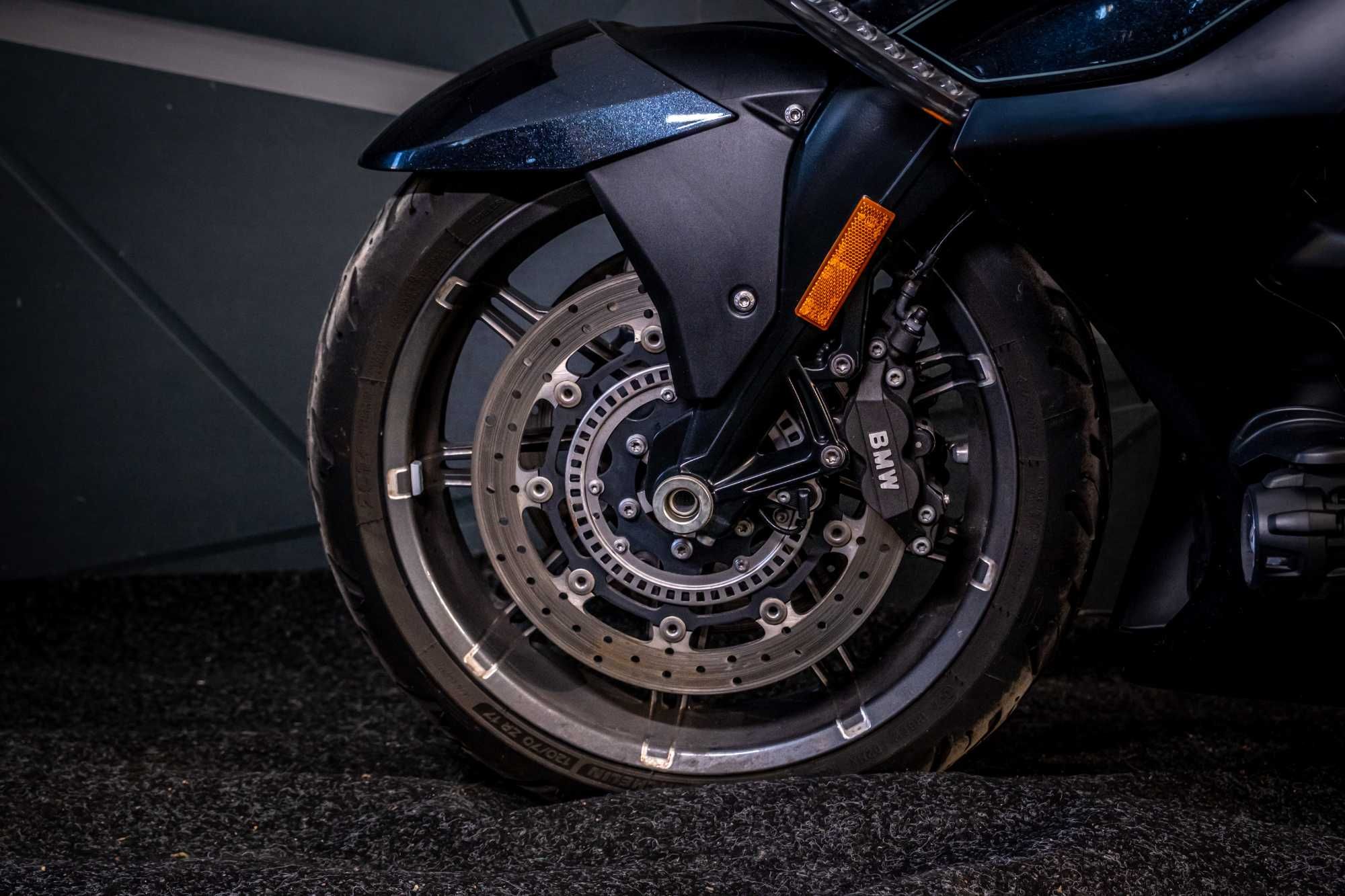 BMW K1600 Midnight
