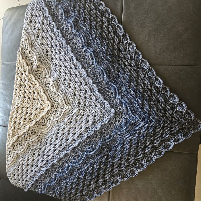 Chusta robiona ręcznie na szydełku rękodzieło Handmade